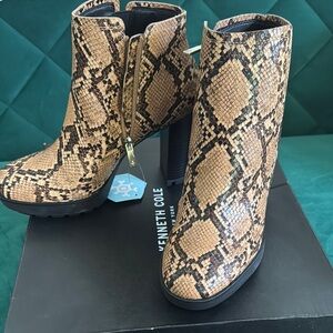 New Kenneth Cole Women's Tan Snake Print Ankle Boots